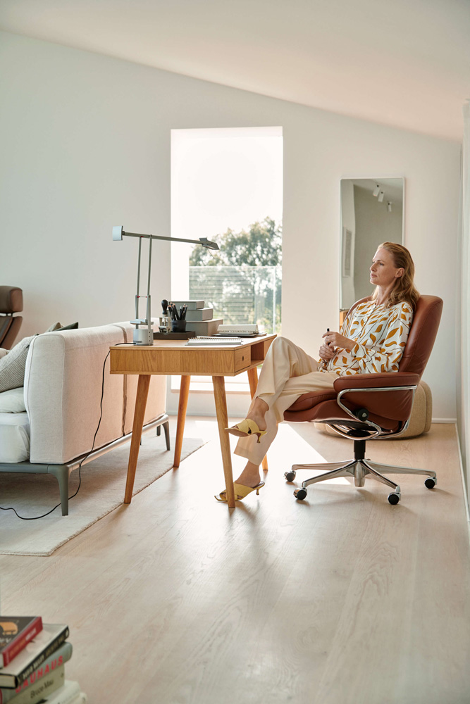 Rome_Low_Home_office_Paloma_Dark_Henna_Polished_model