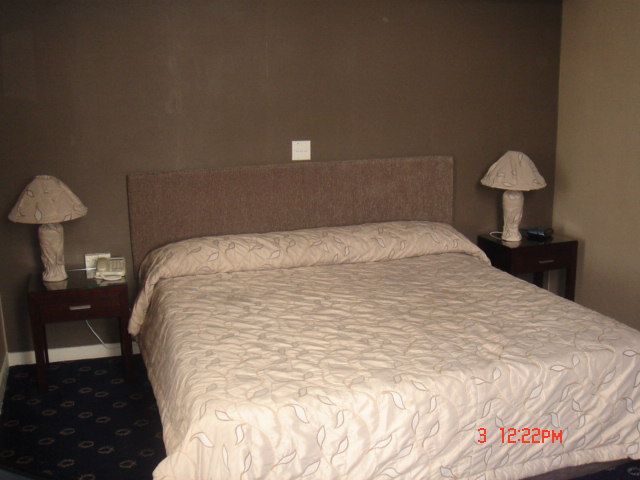 HOTEL-9-08-004.jpg
